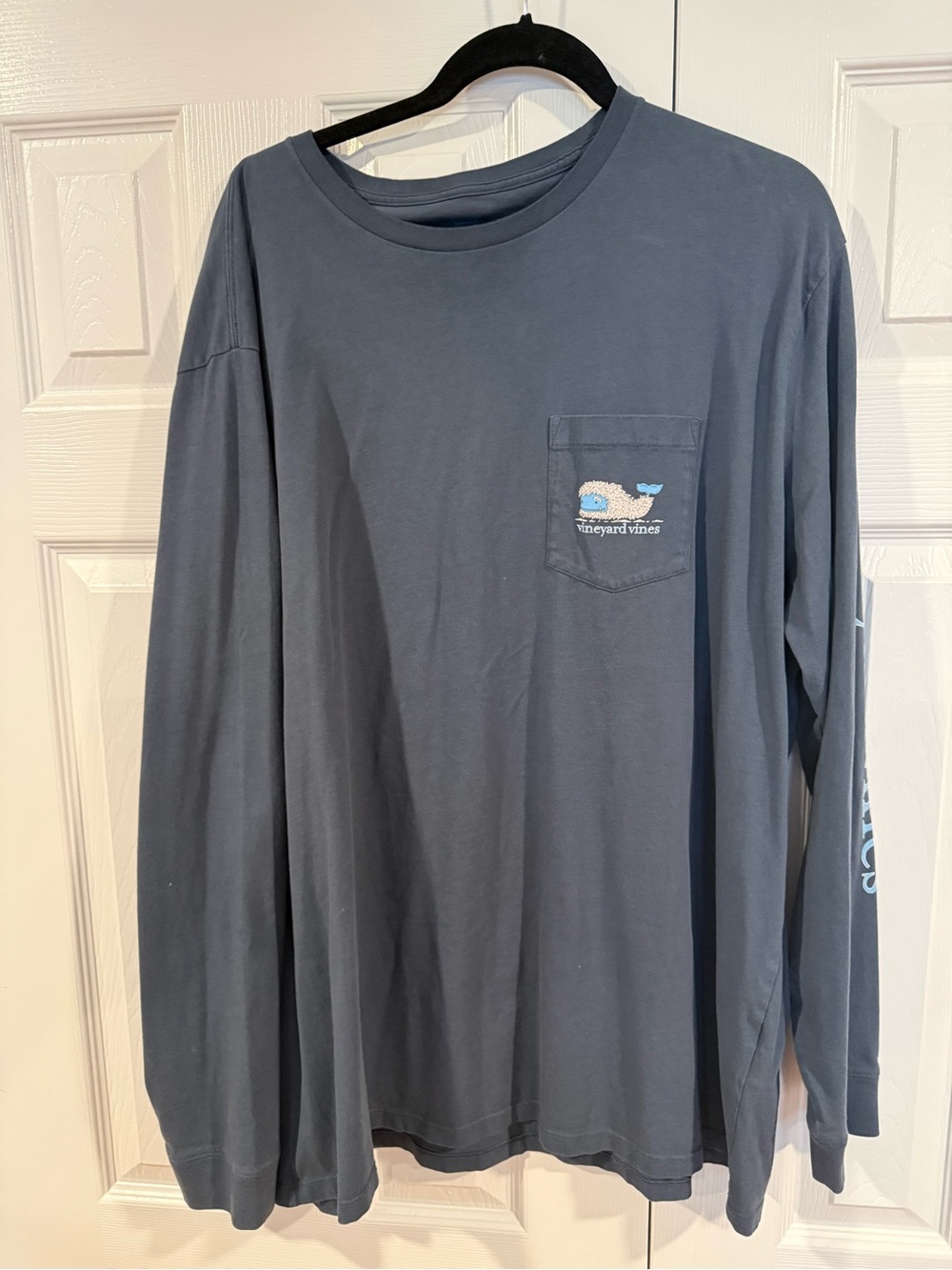 EUC Vineyard Vines Navy Long Sleeve Pocket Tee with Yeti Whale Patch